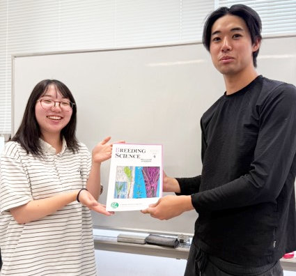 成果は、国際専門誌 Breeding Science に掲載され、表紙にも採用されました